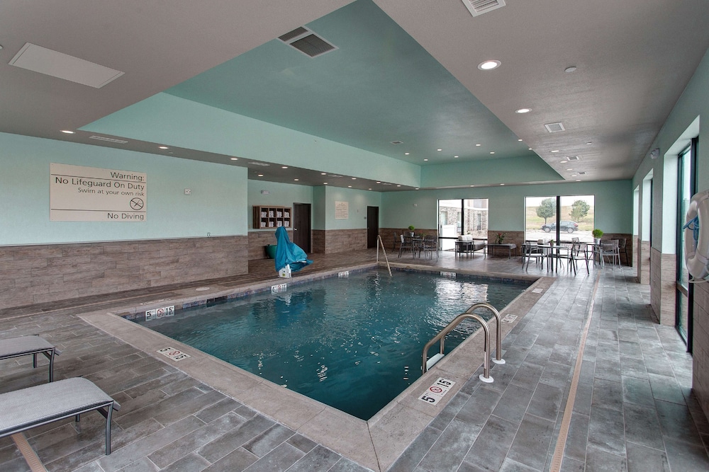 Hampton Inn & Suites Wichita Airport - photo 16