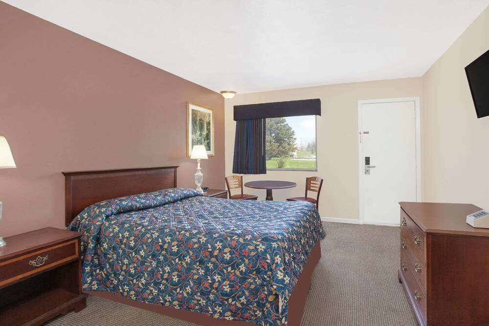 Knights Inn Grand Blanc - photo 11