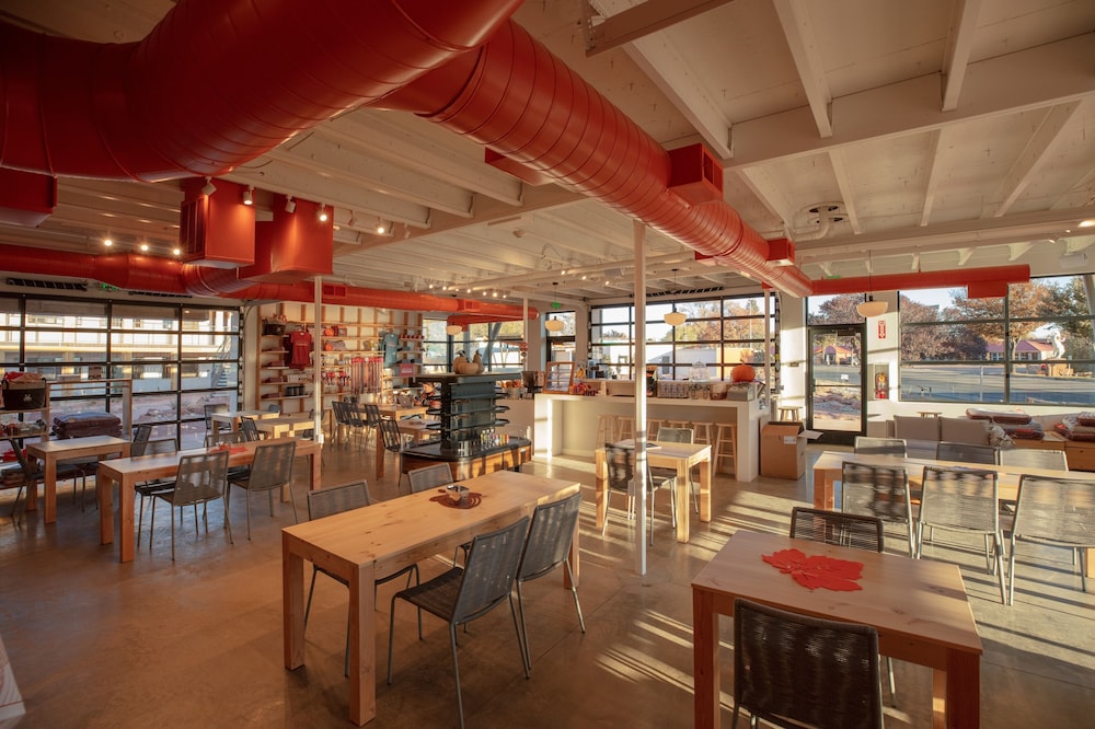 Best Friends Roadhouse and Mercantile - photo 10