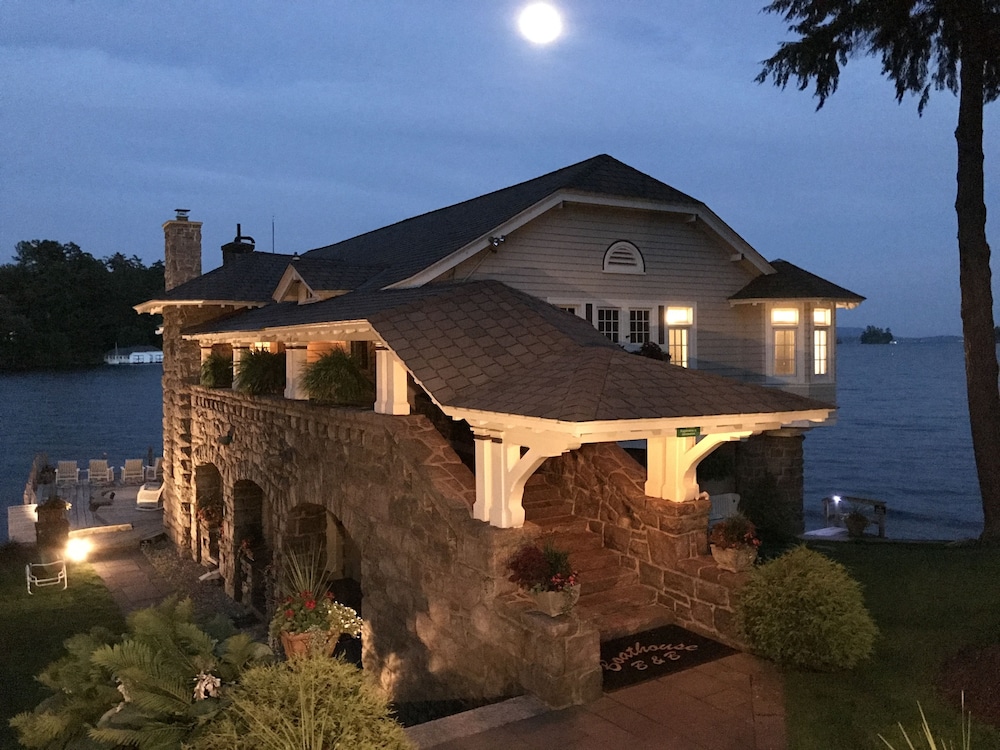 Boathouse Waterfront Lodging - photo 40
