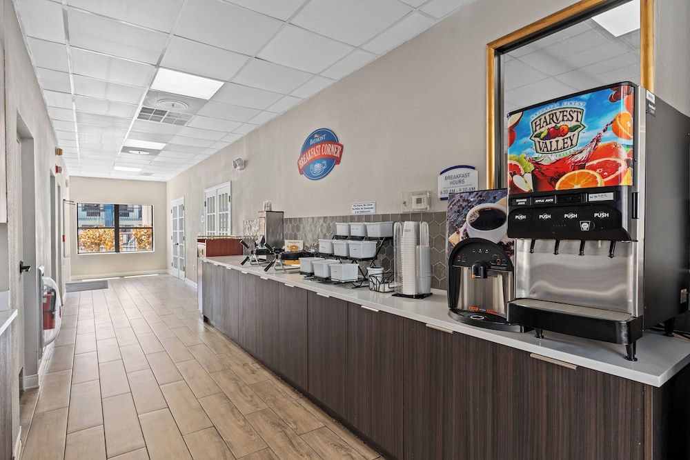 Baymont by Wyndham Orlando East - photo 40
