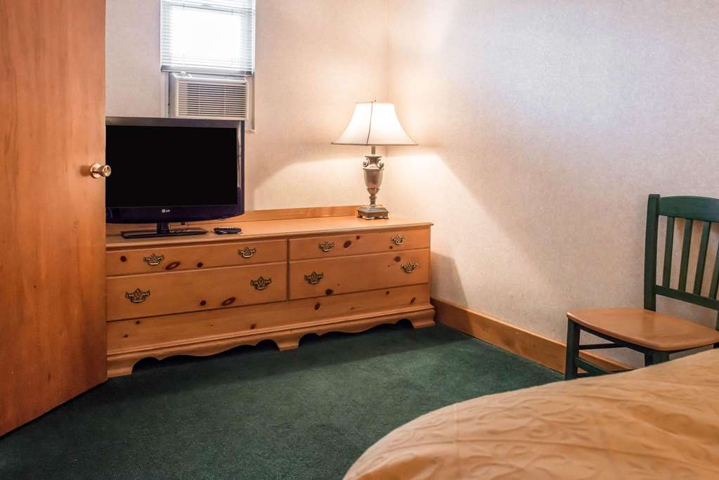 Quality Inn Pittsburgh Airport - photo 24