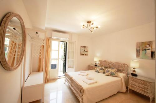 LU&CIA Casa Volare estilo y relax en pleno casco antiguo — 4-Star Luxury Hotel in Malaga, Spain