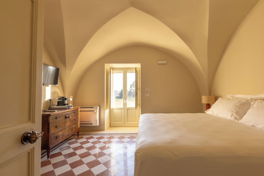 Family Suite Palazzo Villani Lubelli — 4-Star Luxury Hotel in Cannole, Italy