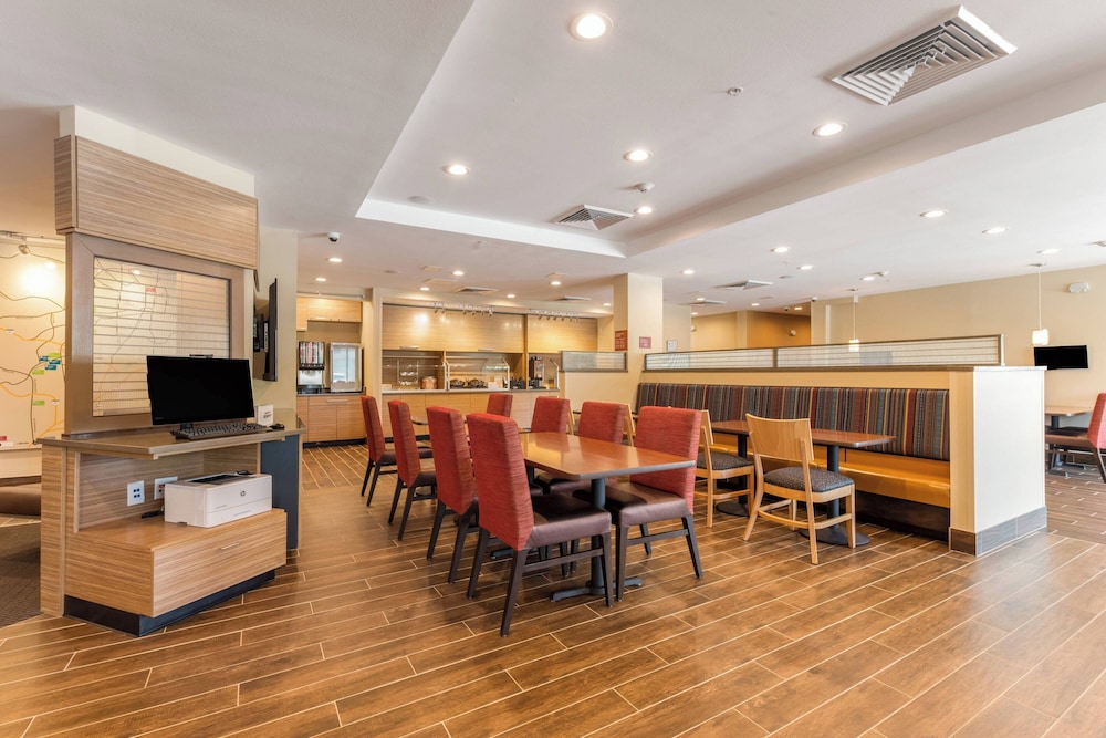 TownePlace Suites by Marriott Greensboro Coliseum Area - photo 25