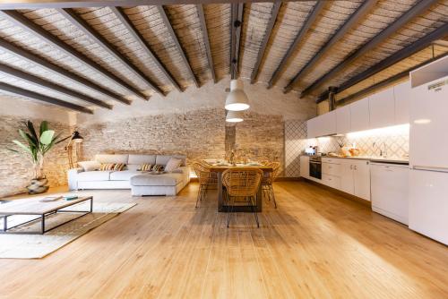 Bravissimo Plaça del Vi Authentic Historic Apartment — 4-Star Luxury Hotel in Girona, Spain