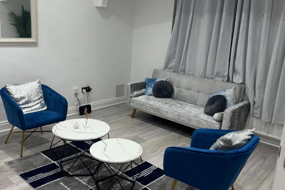 3Br Sleeps6 Parking Closetocity — hotel in Romford