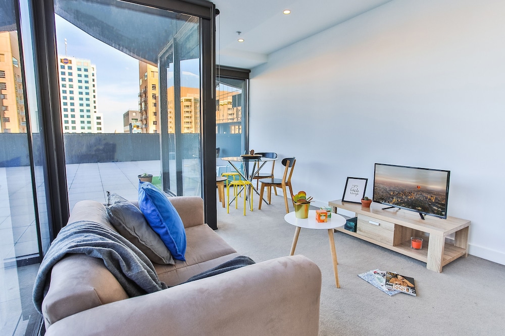 Urban Oasis Designed Service Apartment — 4-Star Luxury Hotel in South Yarra, Australia
