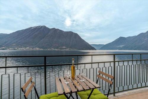 Paolo's Home Overlooking the Lake — 4-Star Luxury Hotel in Colonno, Italy