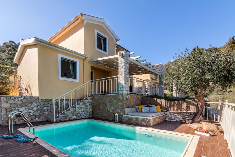 Villas Muscalas Elia — 4-Star Luxury Hotel in Asprangeloi, Greece