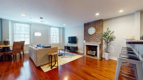 Tri Level Skylighted Faneuil Hallquincy Market — 4-Star Luxury Hotel in Boston, United States