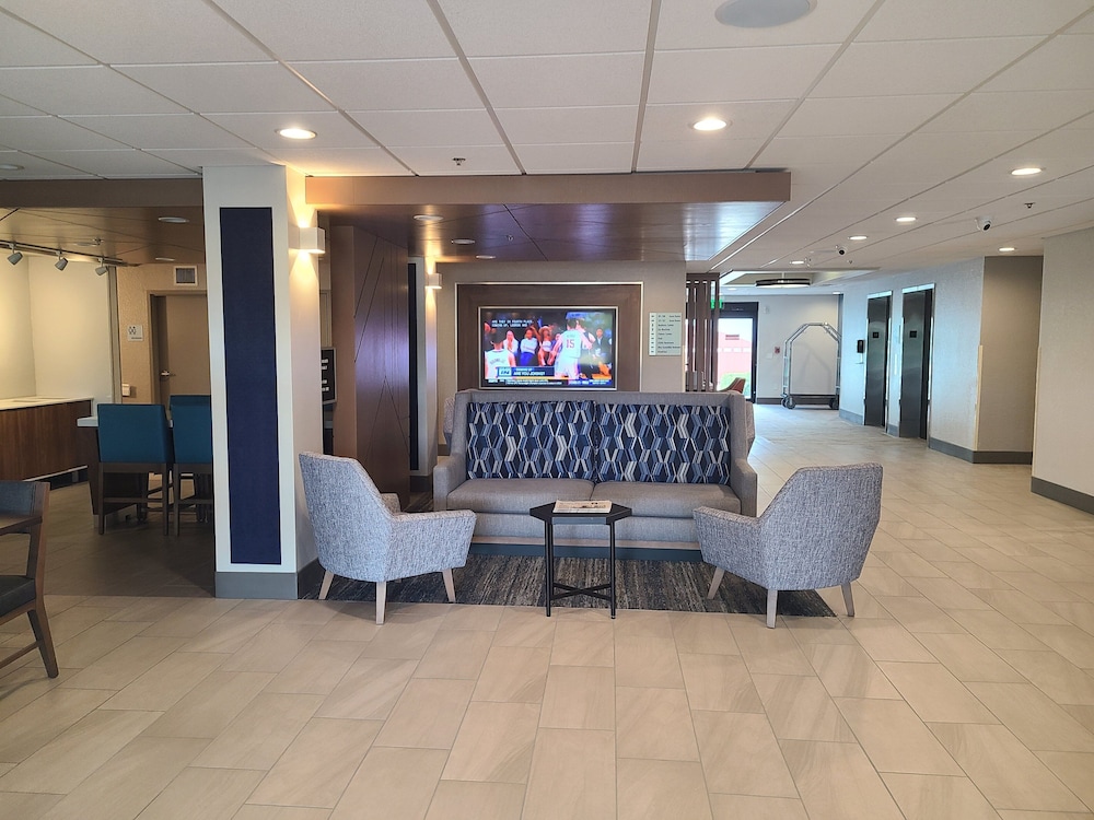 Holiday Inn Express & Suites Ft. Lauderdale N Exec Airport by IHG - photo 62