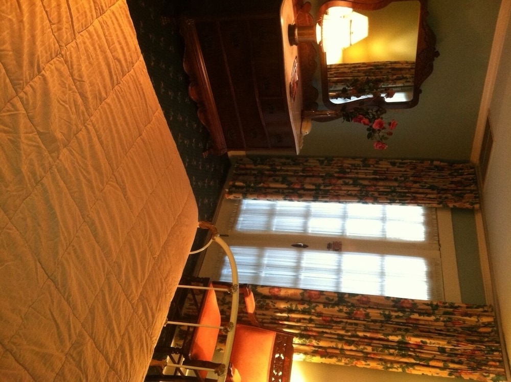 Nine O Five Royal Hotel - photo 19