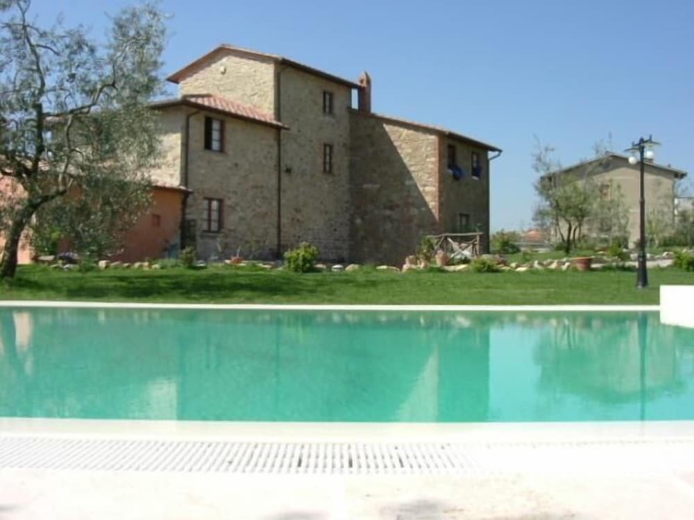 B&B Le Caselle — 4-Star Luxury Hotel in Lucignano, Italy