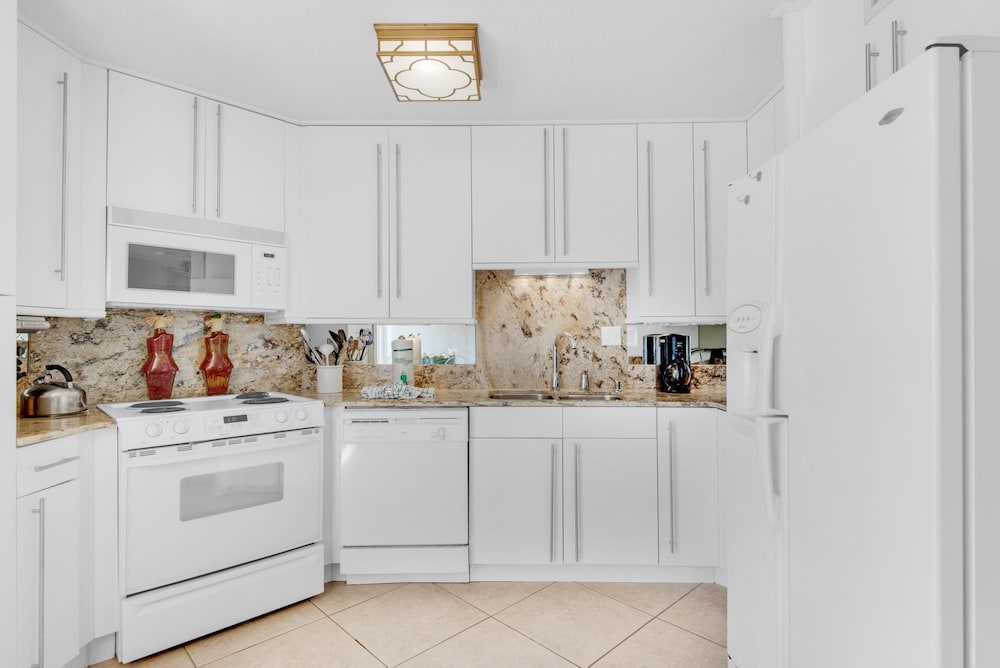 Shoreline Towers Townhouse 4 1 - photo 10