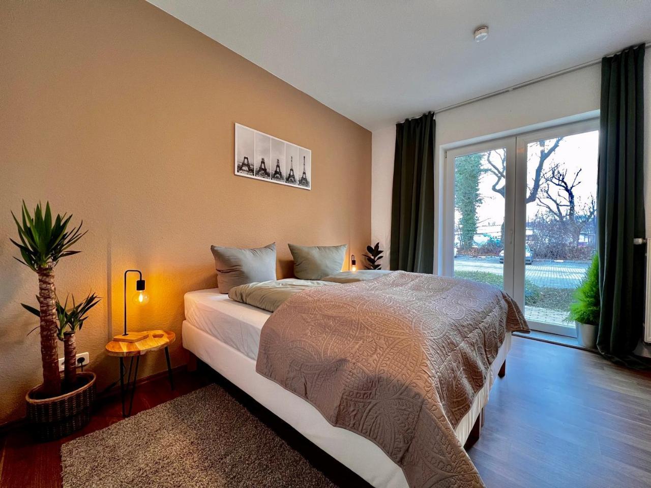 Larooms Merseburg Apartment NS01 2 Zimmer 4 Betten Waschmaschine Parkplatz — 4-Star Luxury Hotel in Merseburg, Germany