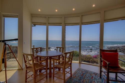 Ocean Tides Monthly Only in Cambria, United States