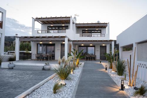 Waves Skyros in Skyros, Greece