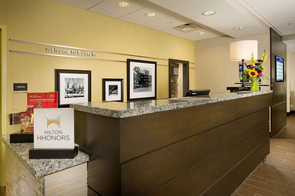 Hampton Inn & Suites Buffalo Airport - photo 4