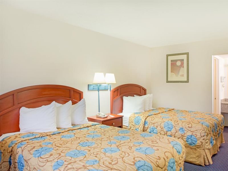Days Inn by Wyndham Tallahassee Government Center - photo 7