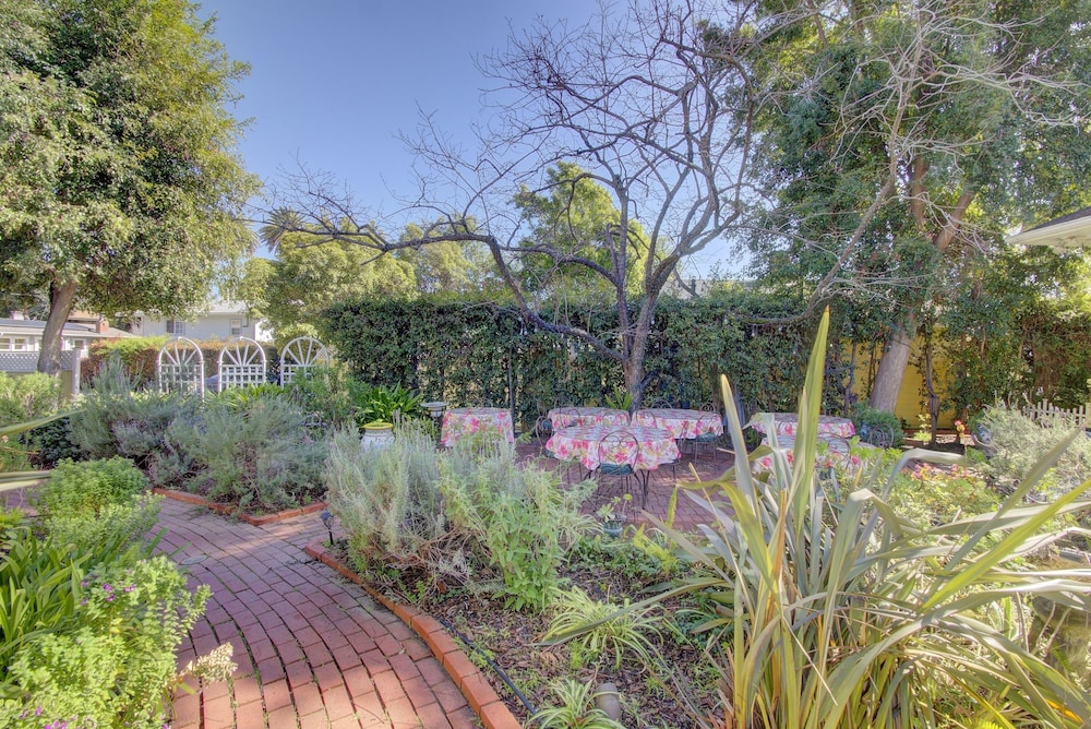 Secret Garden Inn and Cottages - photo 148