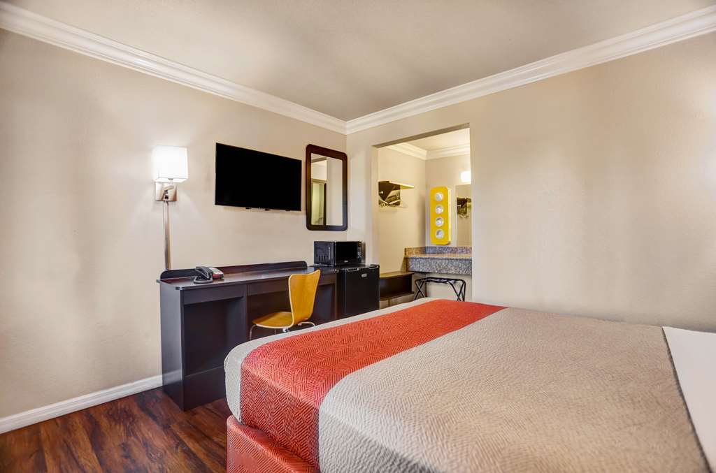 Motel 6 Fresno CA Belmont Ave - photo 10