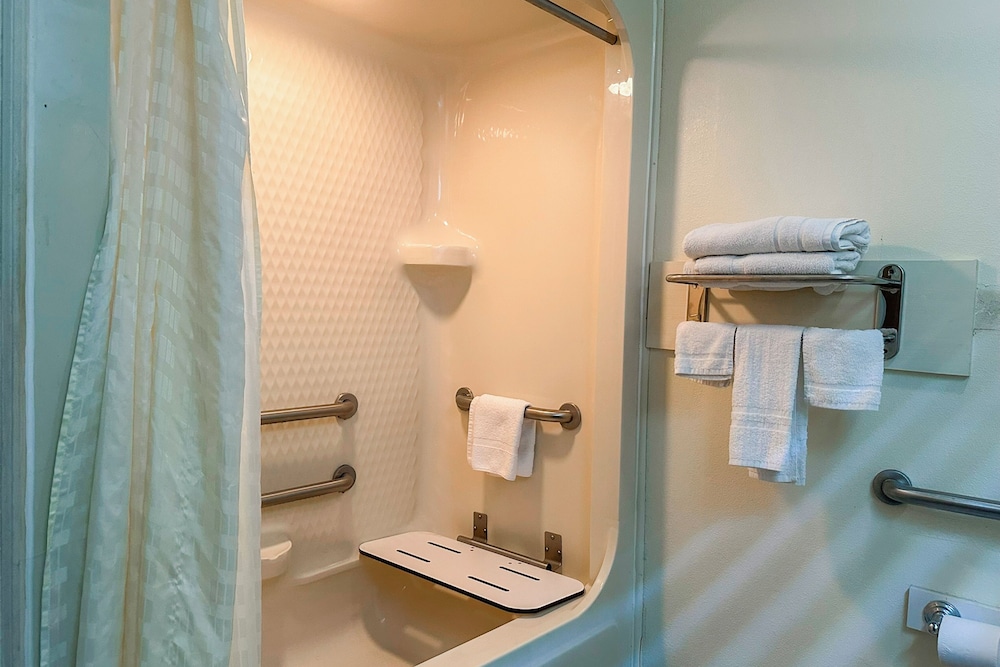 Classic Inn By OYO I 240 Near Memphis Airport - photo 82