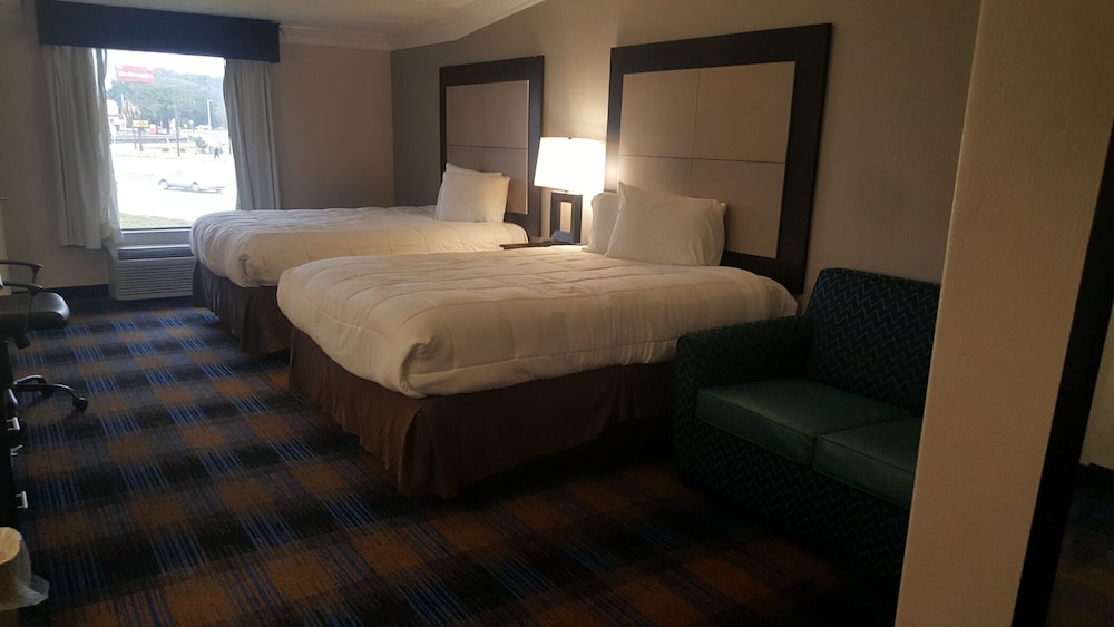 Baymont by Wyndham Pensacola - photo 7