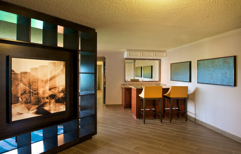 Embassy Suites by Hilton Portland Tigard - photo 23