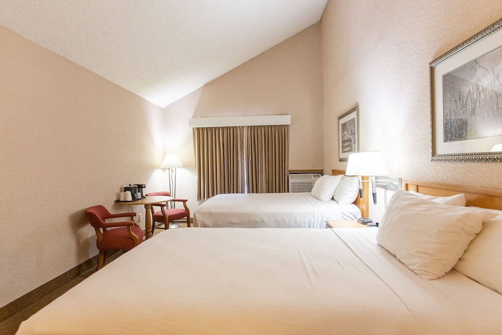 RiverTree Inn & Suites - photo 9