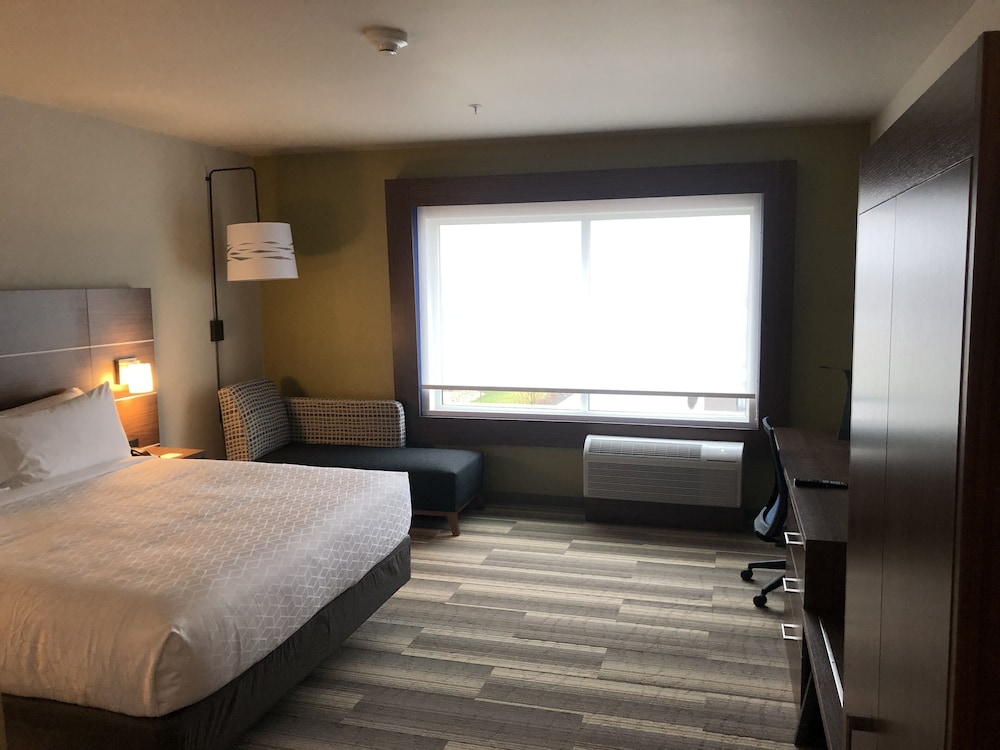 Holiday Inn Express & Suites Madison West Middleton - photo 8
