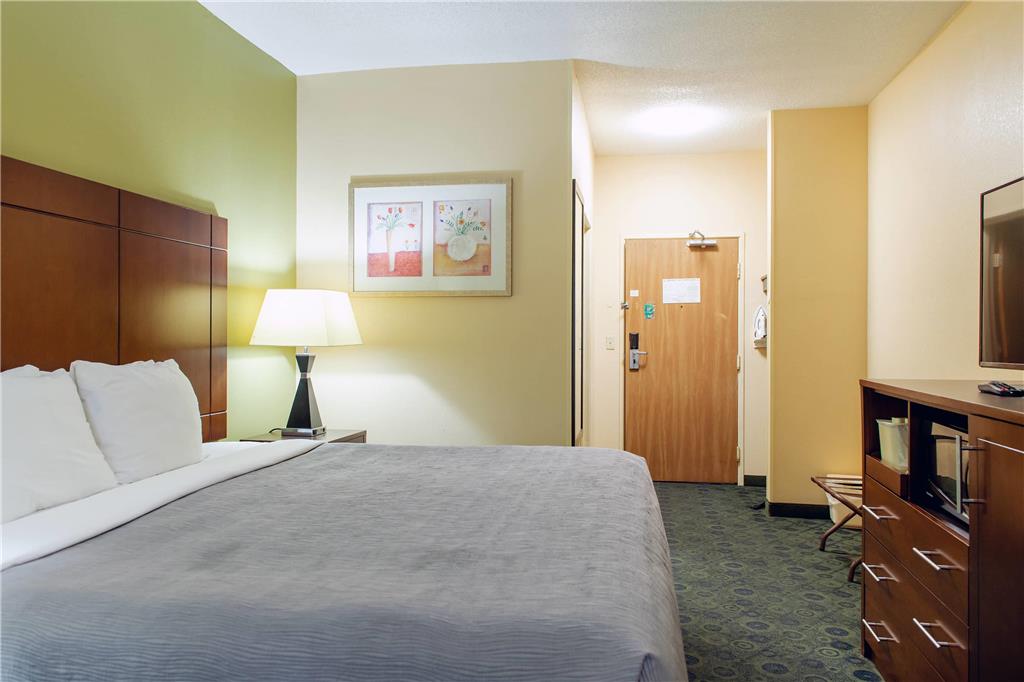 Quality Inn & Suites Bloomington I 55 and I 74 - photo 23