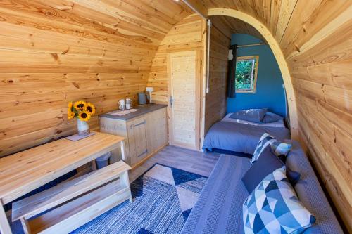 The Woolpack Glamping - carbon neutral hotel in Yalding