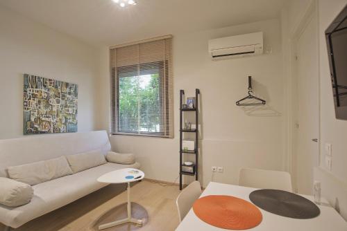 Cozy and modern studio Vouliagmeni Steps to Beach — 4-Star Luxury Hotel in Athens, Greece