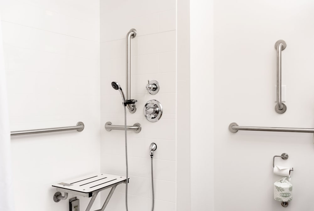 Holiday Inn Express Le Claire Riverfront Davenport by IHG - photo 19