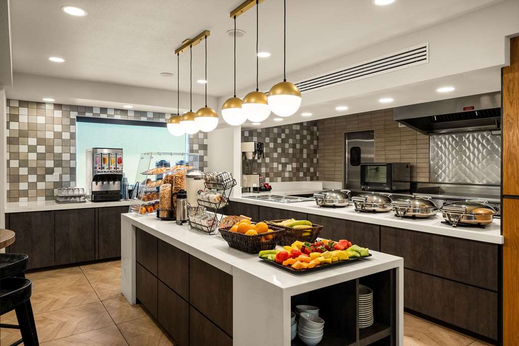 Oxford Suites Redding - photo 11