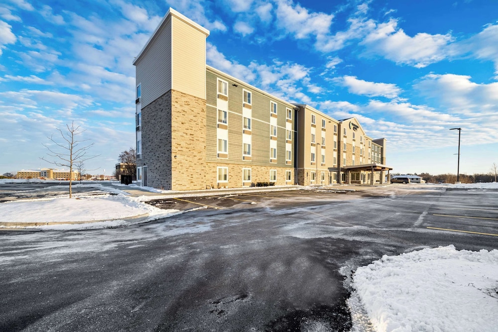 WoodSpring Suites Loves Park Rockford - photo 27