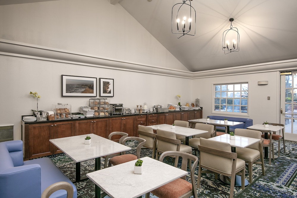 Half Moon Bay Lodge - photo 36
