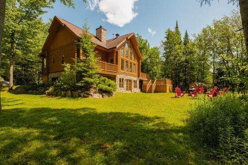 L’Echo des Bois Private Hot tub & Sauna in Unknown City, Canada
