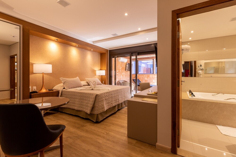 Hotel Bahamas — 5-Star Luxury Hotel in Dourados, Brasil