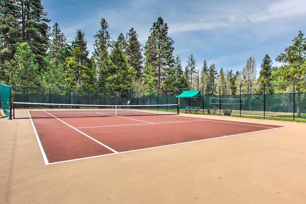 Klamath Falls Townhome w Deck & Resort Amenities - photo 15