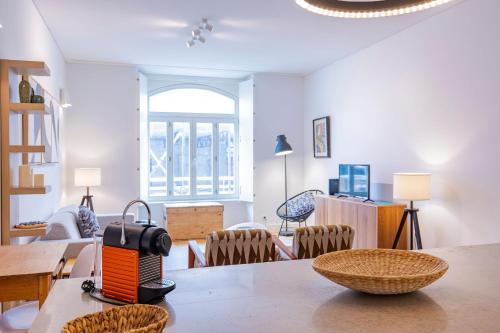 Modern Rustic Flat in Santos by LovelyStay — 4-Star Luxury Hotel in Lisbon, Portugal