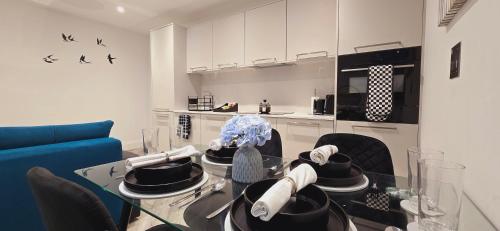 Abbey Corner By Nivaas Located in the heart of the city centre 5 minute walk to train station 20 minutes to London via train