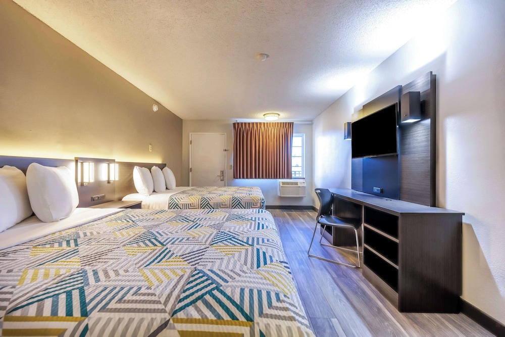 Econo Lodge Portland I 205 - photo 17
