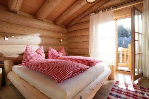 Blockhaus Chalet Heim — 4-Star Luxury Hotel in Kirchberg In Tirol, Austria