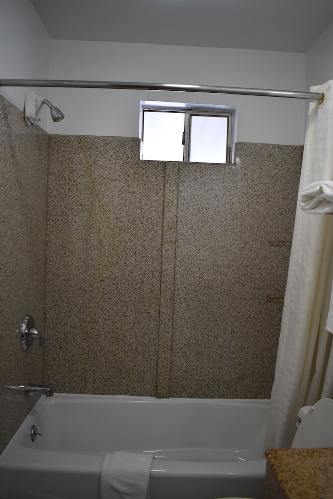 South Hills Motel - photo 31
