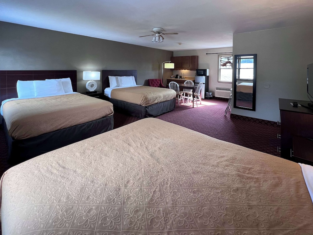 Rodeway Inn & Suites Hershey Chocolate Avenue - photo 40