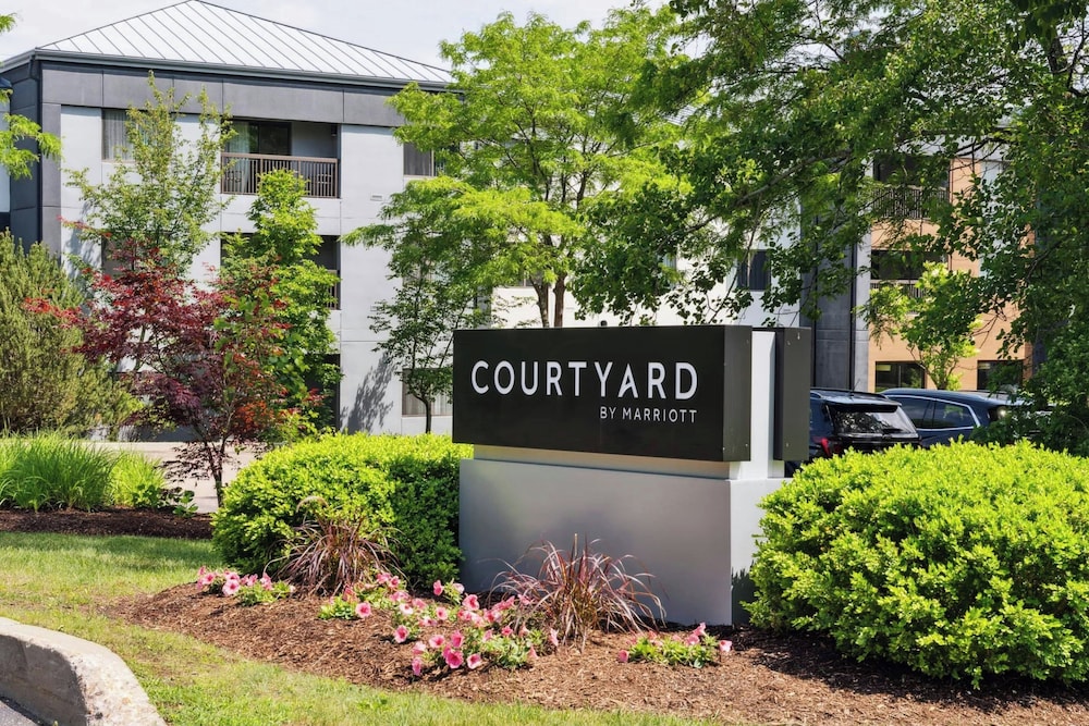 Courtyard By Marriott Burlington Williston — Williston