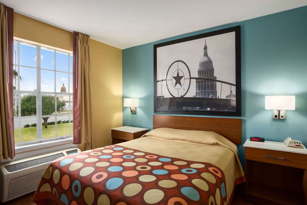 Super 8 by Wyndham Austin Downtown Capitol Area - photo 15