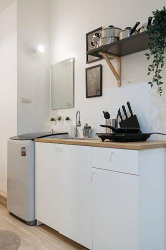 B3 Cosy Studio 5 guests Near MRT full kitchen — 4-Star Luxury Hotel in Bangkok, Thailand